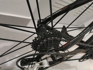 Bicicleta de carretera negra look 595