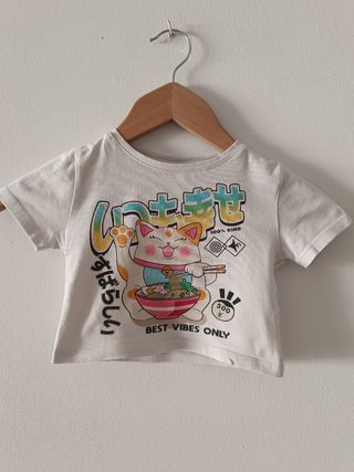 Camiseta blanca con estampado de gato