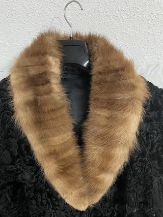 Abrigo de piel de astracán negro