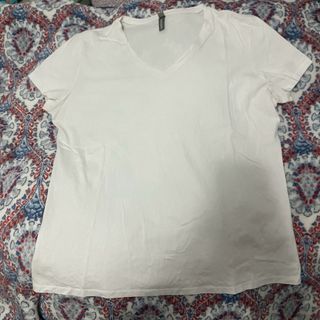 Camiseta blanca cuello pico