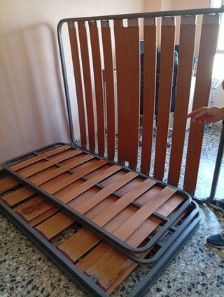 Varios Somier de madera y metal.
