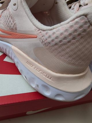 Nike Renew Talla 39 Rosa y Blanco