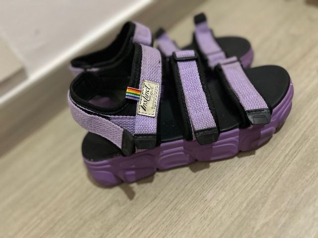 Sandalias Moradas y Negras