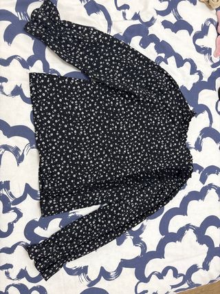 Blusa Zara Niña Negra Flores talla 9