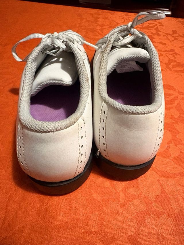 Zapatos de golf cuero blanco T38 marca Inesis