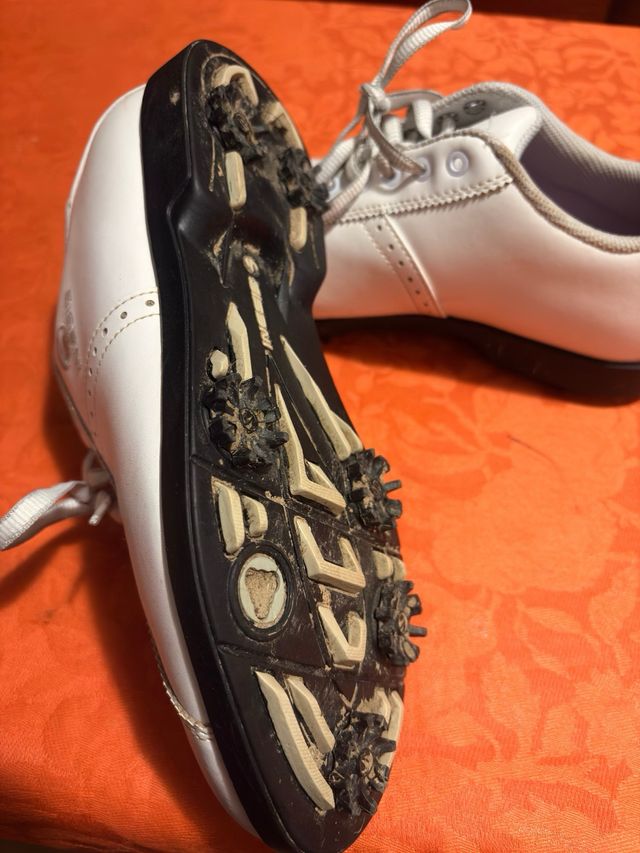 Zapatos de golf cuero blanco T38 marca Inesis