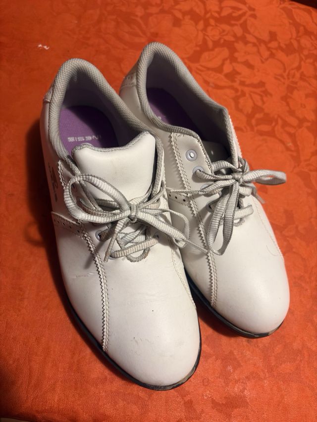 Zapatos de golf cuero blanco T38 marca Inesis