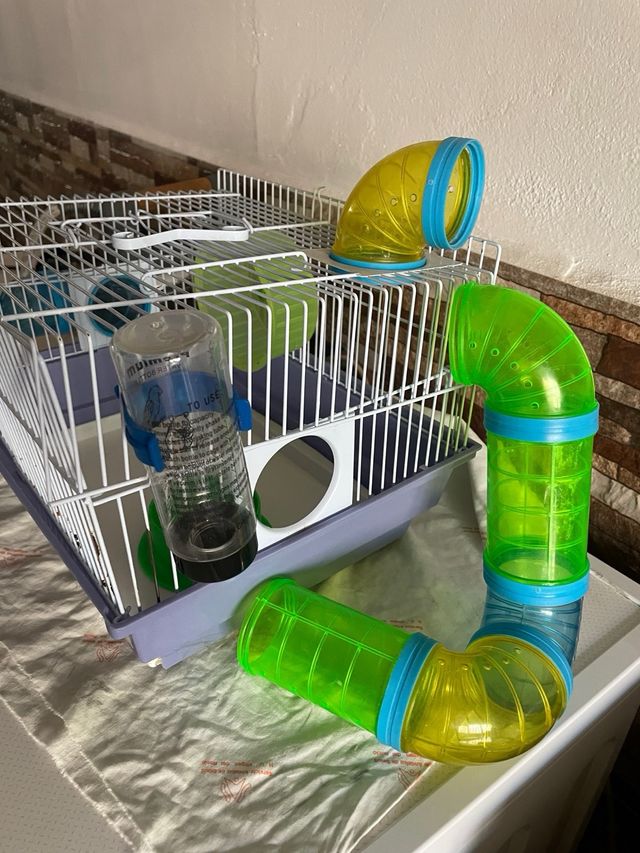 Jaula para hámster con accesorios