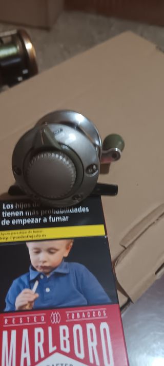 Carrete de pesca giratorio