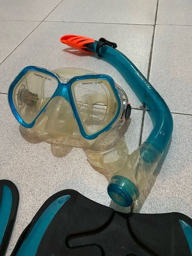 Kit de snorkel Boomerang: aletas, tubo y gafas (L)