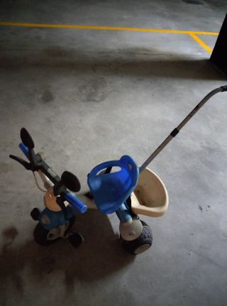 Triciclo infantil con bastón para empujar
