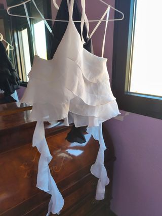 Blusa corta con volantes