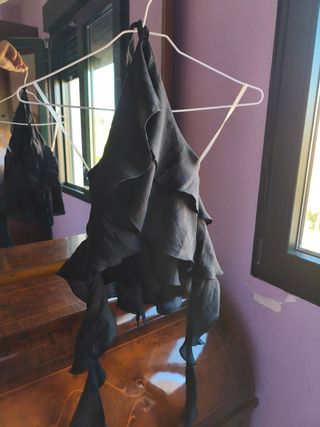 Blusa corta con volantes