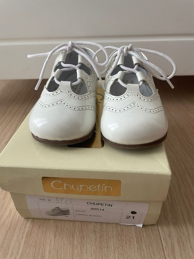 Zapato charol blanco Nº21