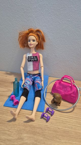 Barbie Bienestar Muñeca con Ropas