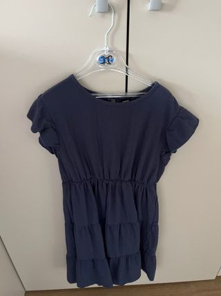Vestido azul marino corto con volantes