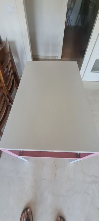Mesa escritorio infantil rosa y blanca PÅHL