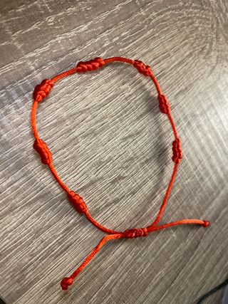 Pulsera de 7 nudos roja