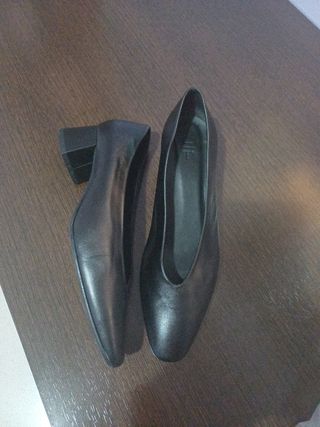 Zapatos de piel negros marca Latouche talla 40
