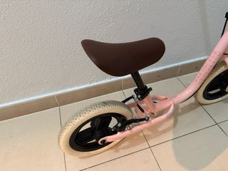 Bicicleta sin pedales rosa niña