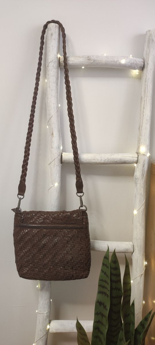 Bolso de piel trenzado