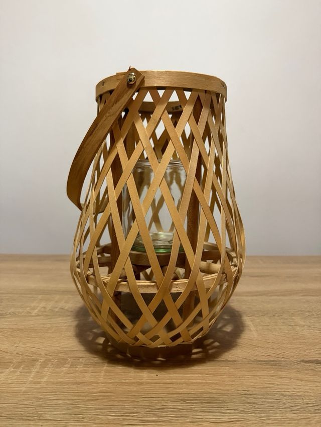 Farolillo alto de mimbre con portavelas