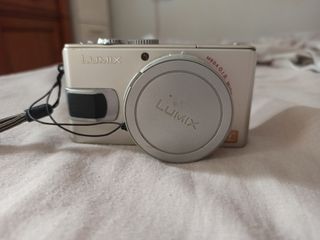 Cámara Panasonic Lumix Plata