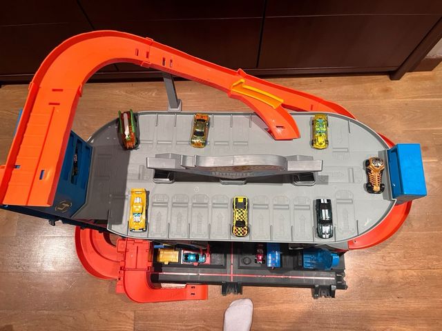 Hot wheels city ultimate garage con ataque tiburón