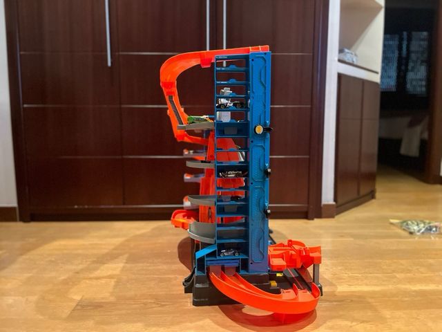 Hot wheels city ultimate garage con ataque tiburón