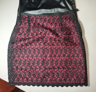 Minifalda encaje negro y rojo