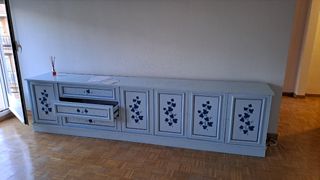 Mueble de salón azul de madera