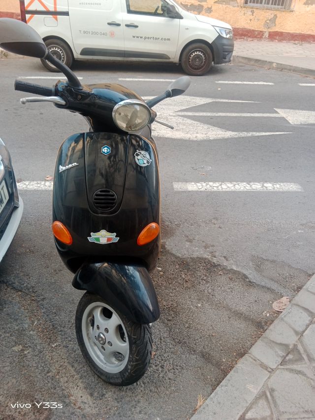 Vespa ET4 Negra