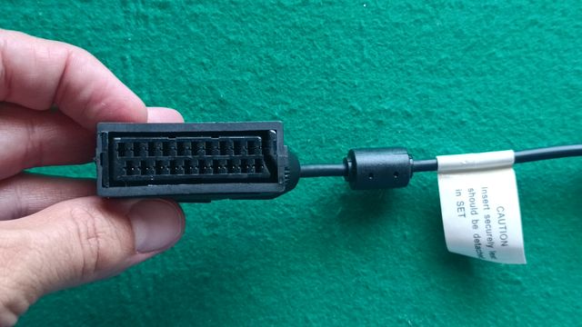 Adaptador mini-SCART (EXT/AV IN) → SCART hembra