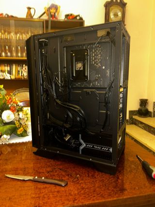 Setup Gamer: PC 4060, Monitor, Teclado, Cascos y R