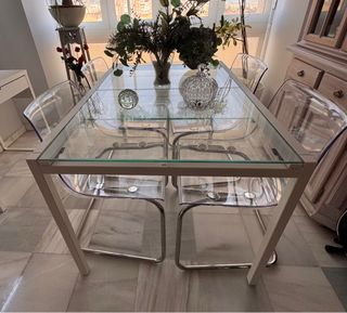 Mesa comedor extensible cristal y 4 sillas 