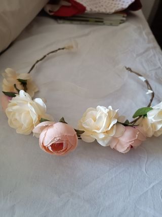 Tiara de flores rosa y beige