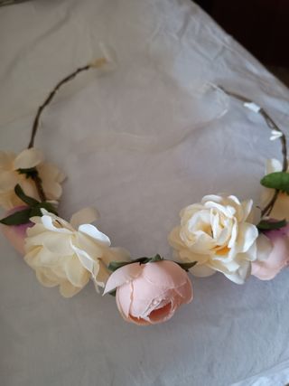 Tiara de flores rosa y beige
