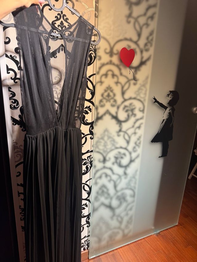 Abito elegante con trasparenze