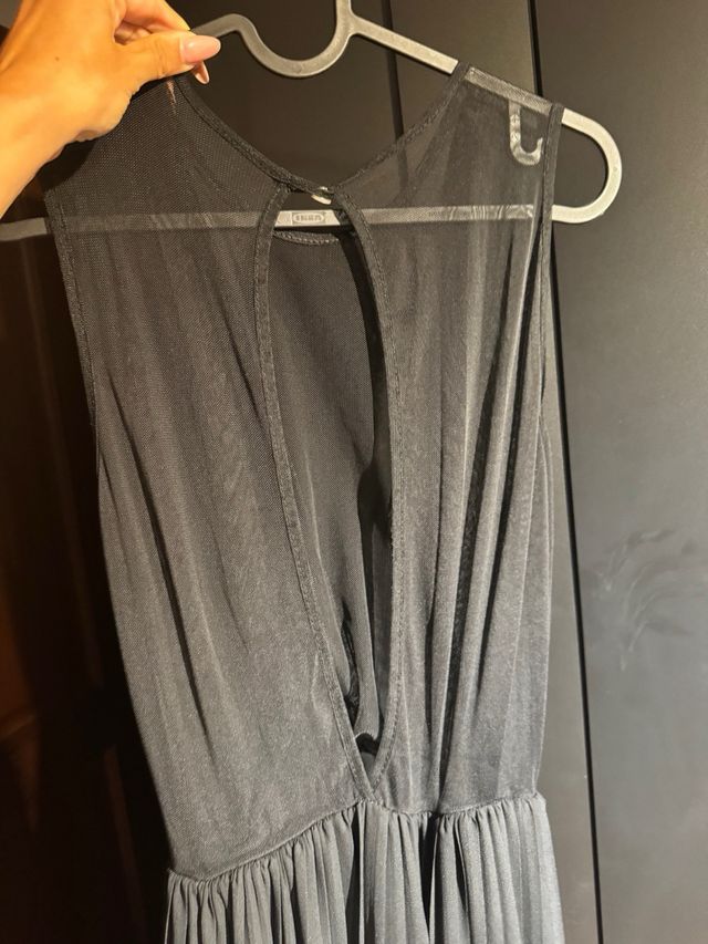 Abito elegante con trasparenze