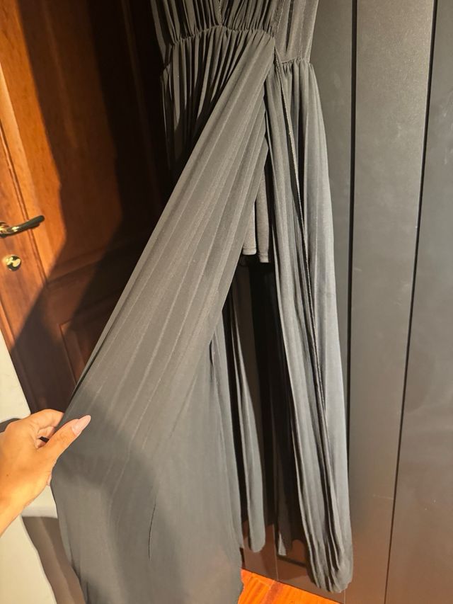 Abito elegante con trasparenze