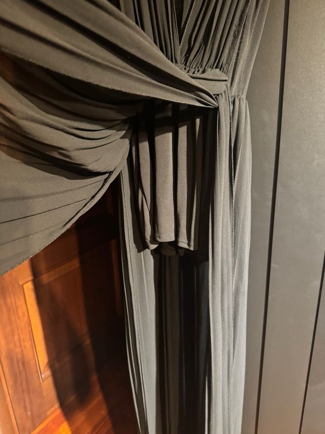 Abito elegante con trasparenze