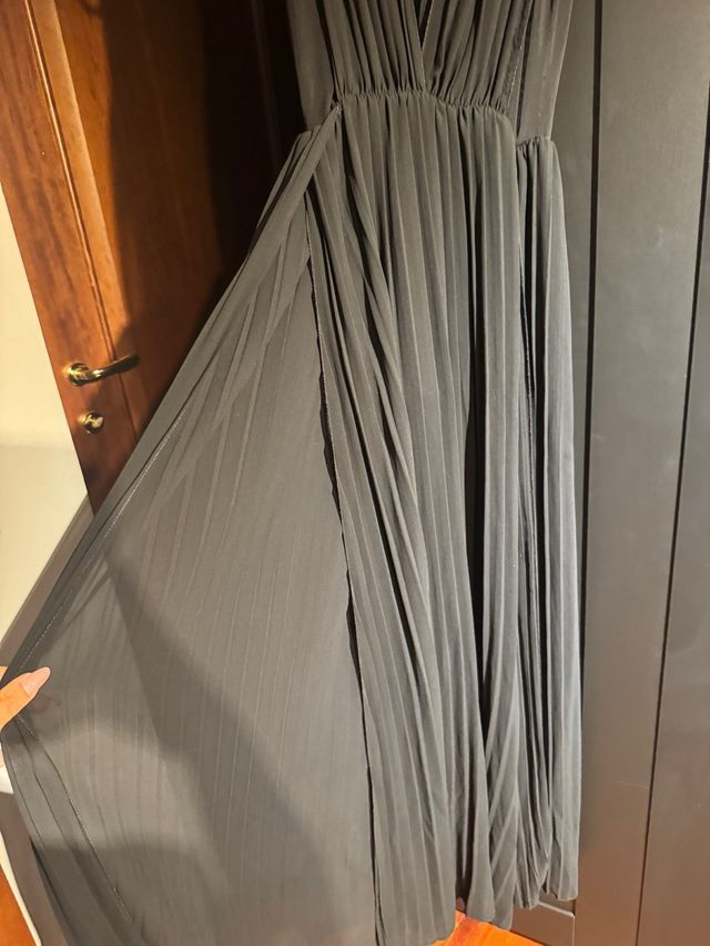 Abito elegante con trasparenze