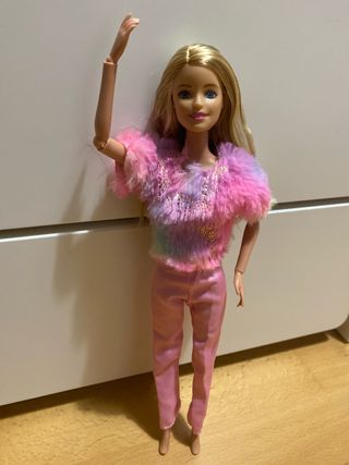 Muñeca articulada estilo Barbie
