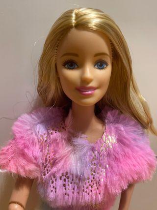 Muñeca articulada estilo Barbie