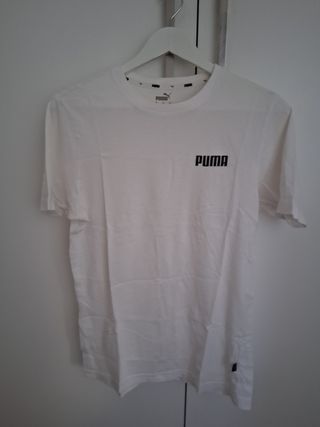 Conjunto de ropa, chaleco, camiseta y bañador.