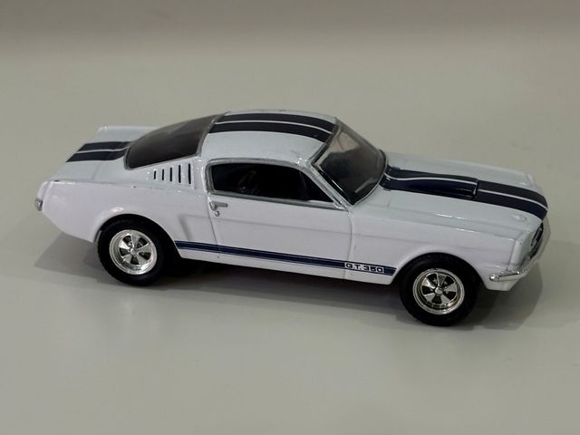 Ford Mustang 1:43