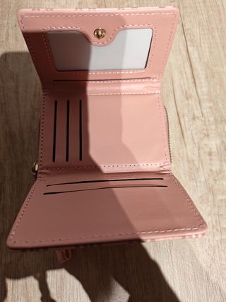 Monedero/ billetera pequeño sin estrenar 
