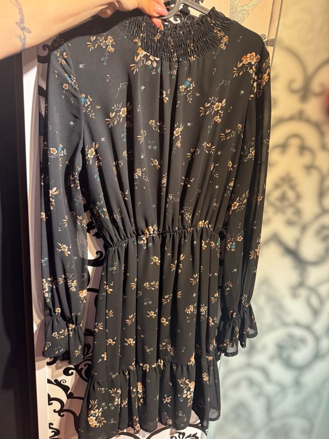 Vestito nero con fiori