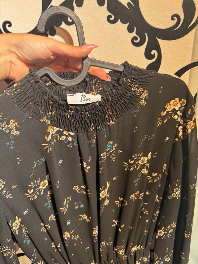 Vestito nero con fiori