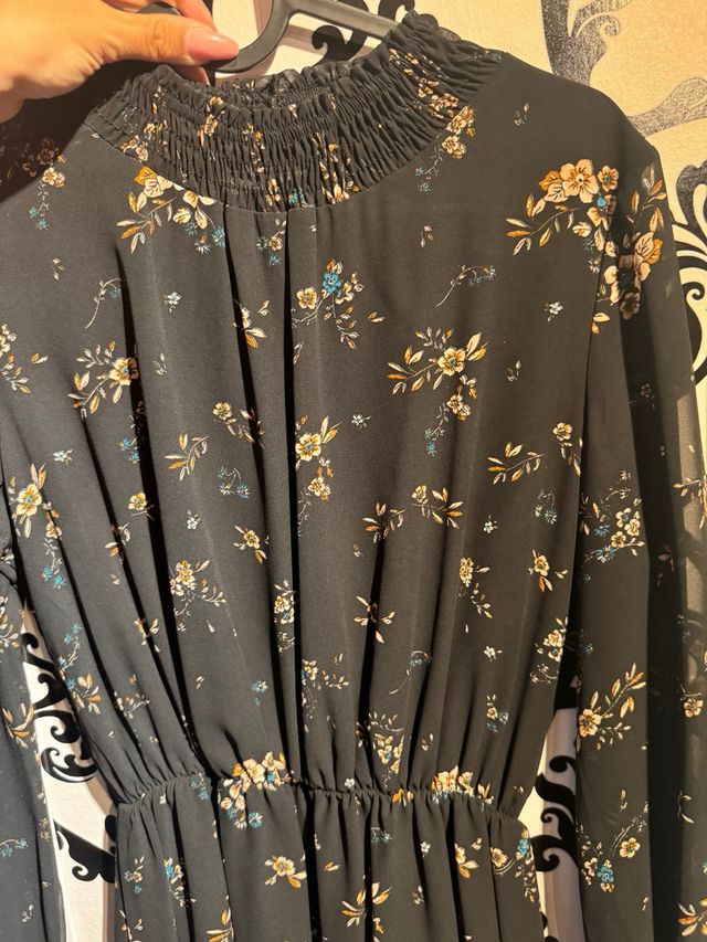 Vestito nero con fiori